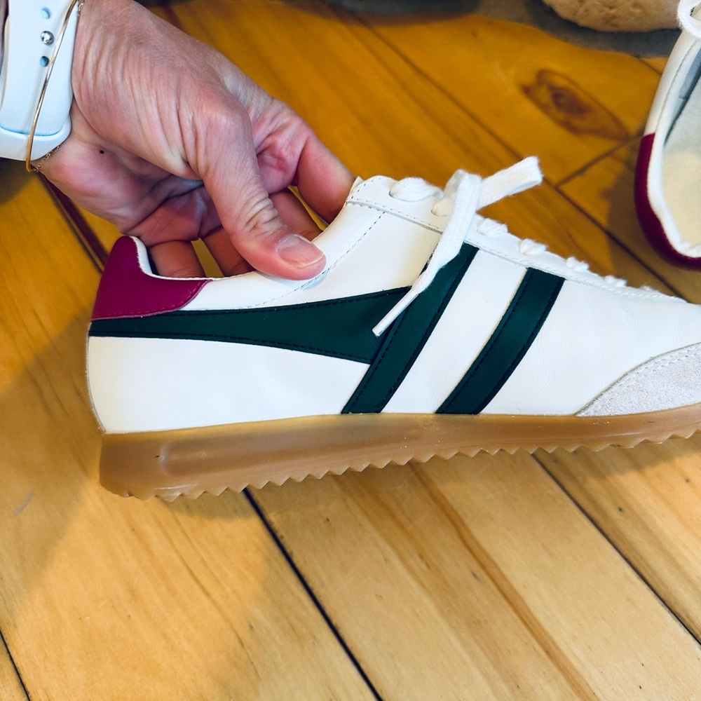 Women’s Gola sneaker